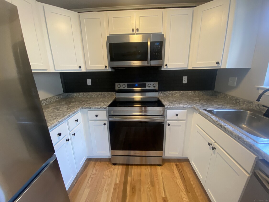 Foto principal - 845 Blackstone Vlg