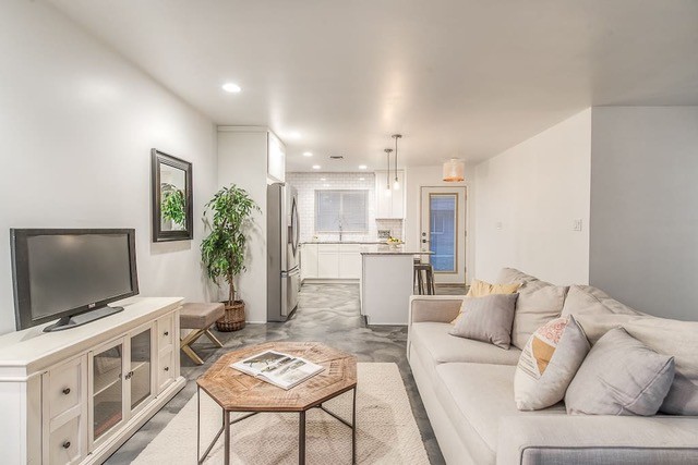 Primary Photo - Epoch Apartments - 16