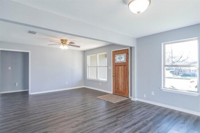 Building Photo - 1419 Tarley St