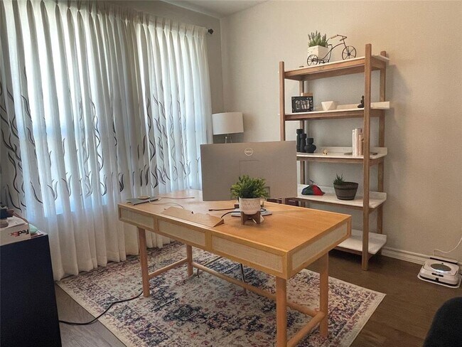 Foto del edificio - 15807 Crissom Ln