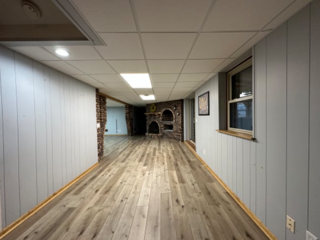 Building Photo - 1726 Shorewood Dr