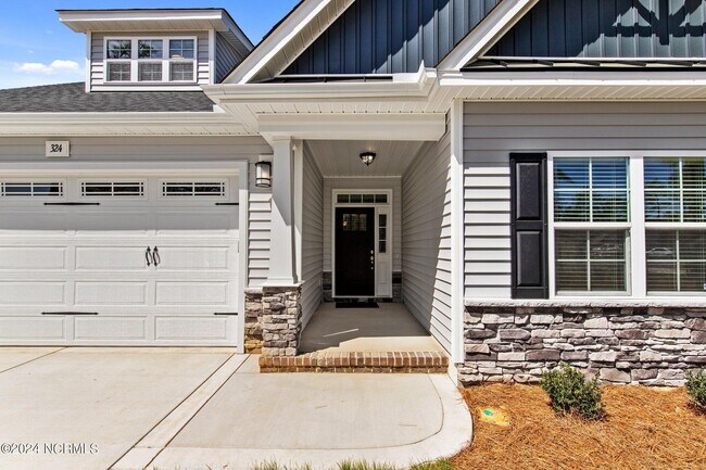 Building Photo - 324 Pine Laurel Dr