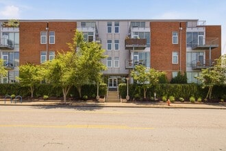 Building Photo - 926 Woodland St