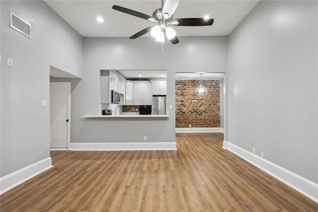 Building Photo - 601 Iberville St