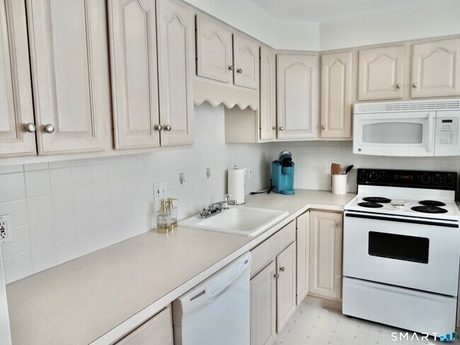 Foto del edificio - 245 Unquowa Rd