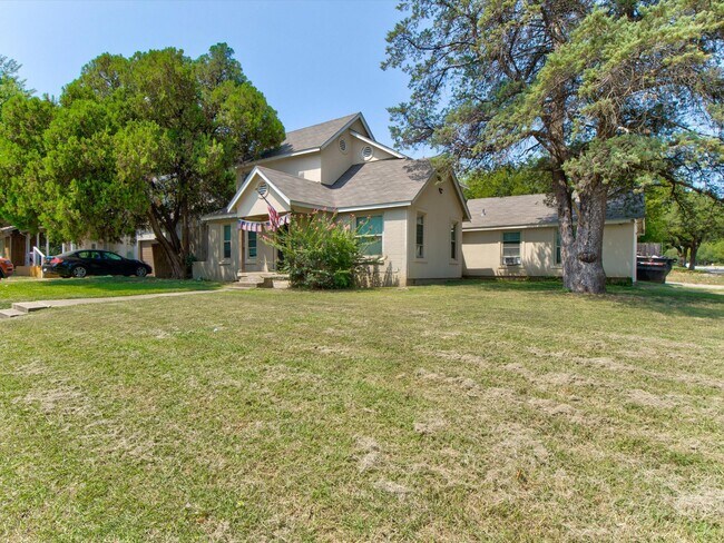 Building Photo - 3550 Kell St