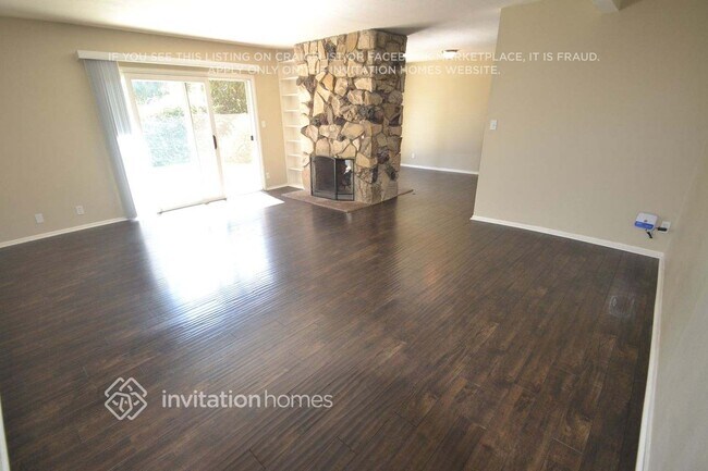 Building Photo - 10544 Densmore Ave