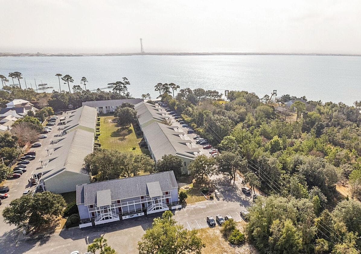 Emerald Shores 1100 Pippin Dr Mary Esther, FL