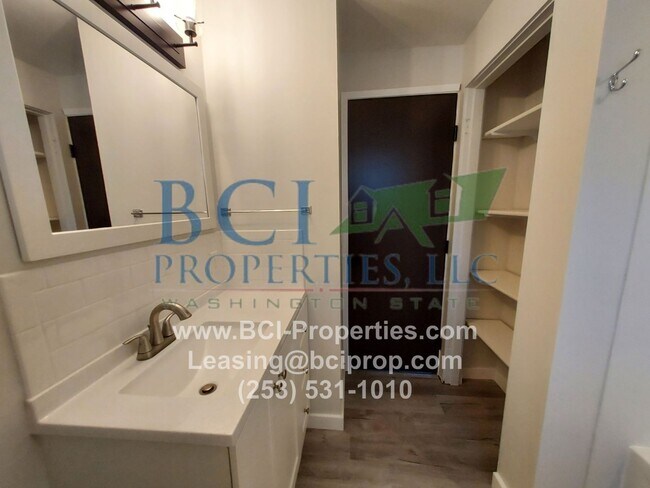 Foto del edificio - 8811 Forest Ave SW