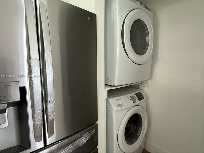 Foto del edificio - Woodgate Court, Sunrise, FL 33326 - 3 BR 2 BA villa