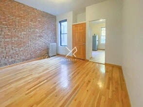 Building Photo - 807 St Johns Pl