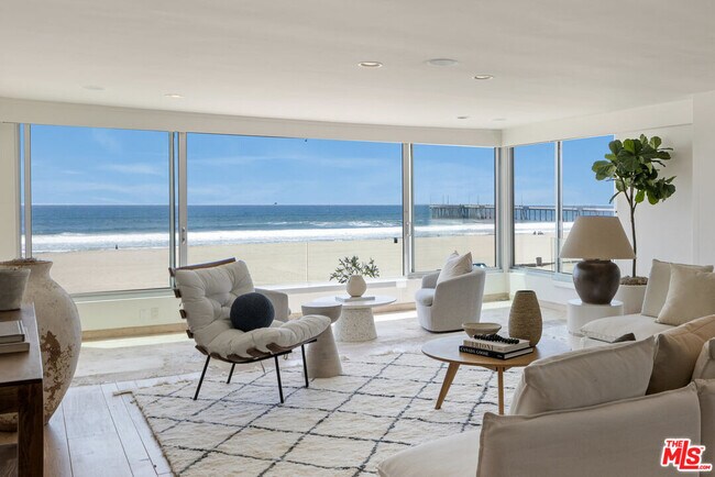 Foto del edificio - 3412 Ocean Front Walk