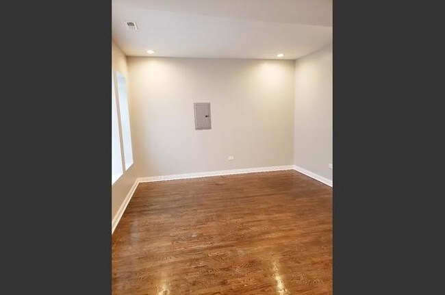 Foto del edificio - 6245 S Greenwood Ave