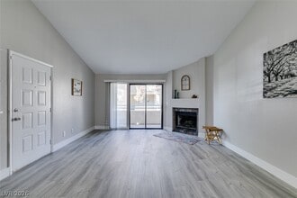 Building Photo - 930 N Sloan Ln