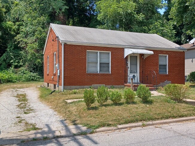 Building Photo - 196 Sering Ave