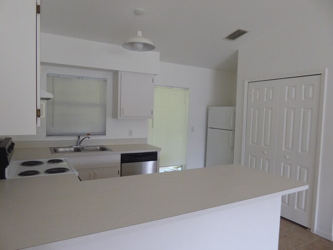 Kitchen - 7619 Winged Foot Dr
