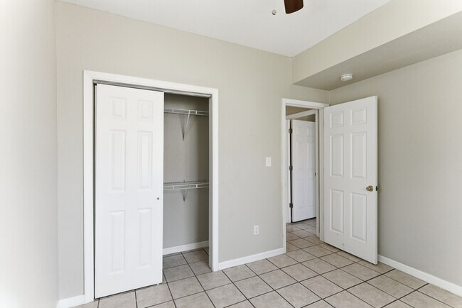 Foto del edificio - 3300-3374 Valley View Drive - 3332