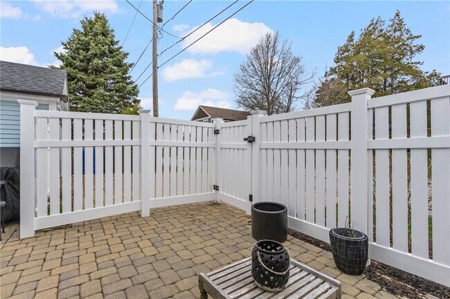 Foto del edificio - 11 Eustis Ave