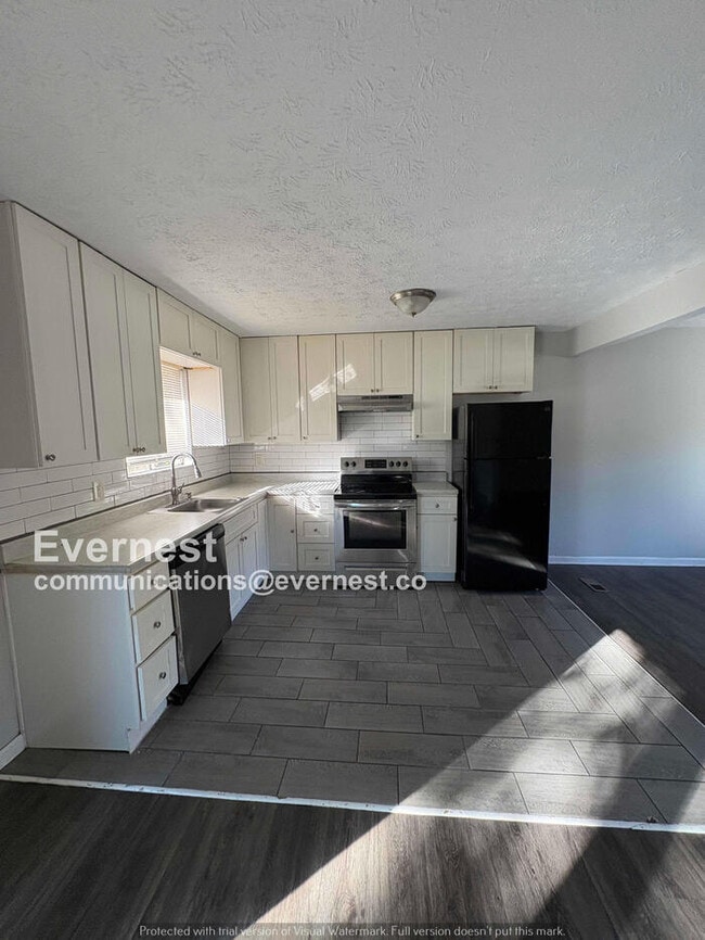 Building Photo - 193 W Canterbury Dr