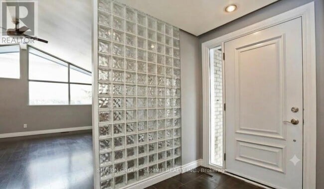 Building Photo - 1065 Bomorda Dr