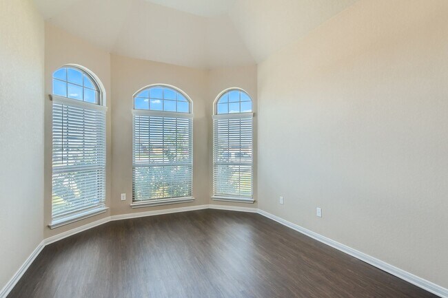 Foto del edificio - 4 Bedrooms 3 and 1/2 Baths