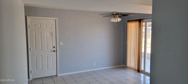 Foto del edificio - 2230 E Birchwood Ave