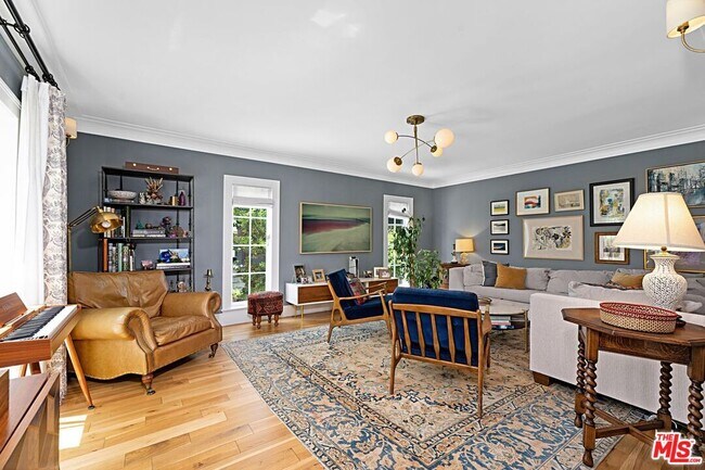 Foto del edificio - 379 N Ridgewood Pl