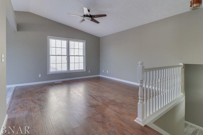 Building Photo - Stunning 4 Bed/3Bath Bi Level