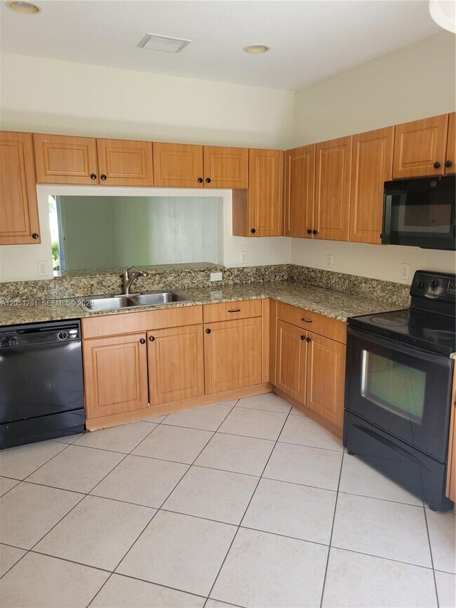 Building Photo - 2578 SW 82nd Ave