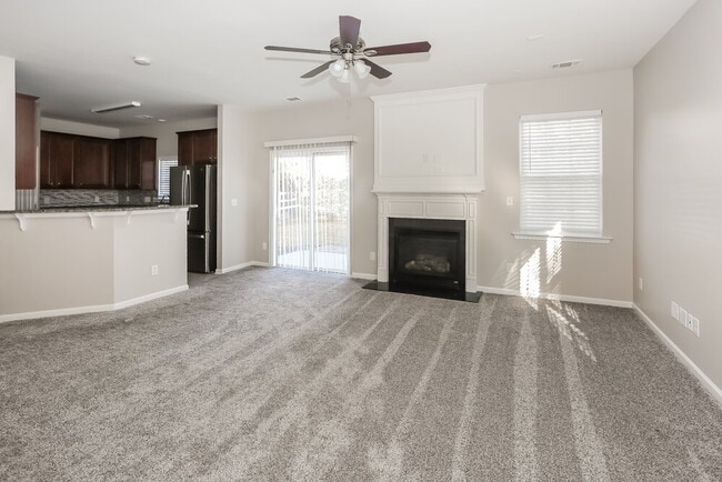 Building Photo - 3371 Streamside Dr
