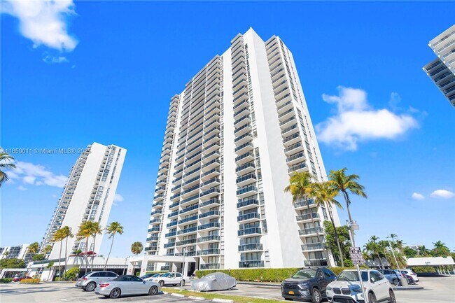 Foto del edificio - 3675 N Country Club Dr