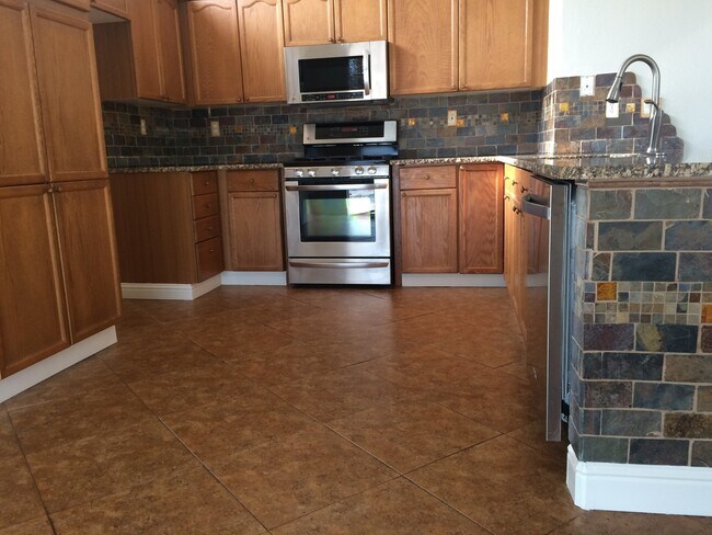 Building Photo - Darling 3 bedroom in Wingfield Springs