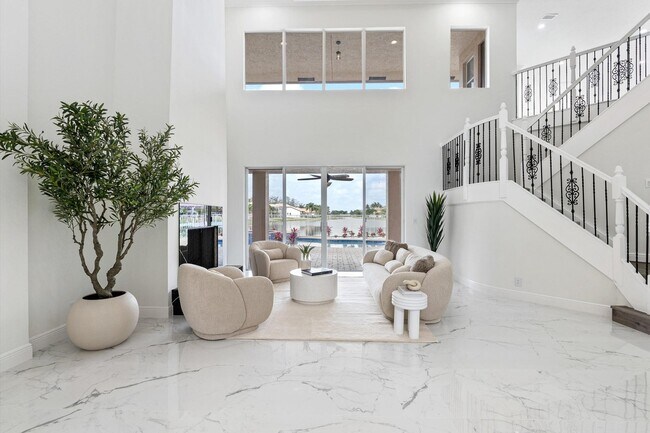 Building Photo - 9734 Via Amati