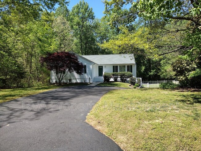 Building Photo - 5815 Meadowood Place