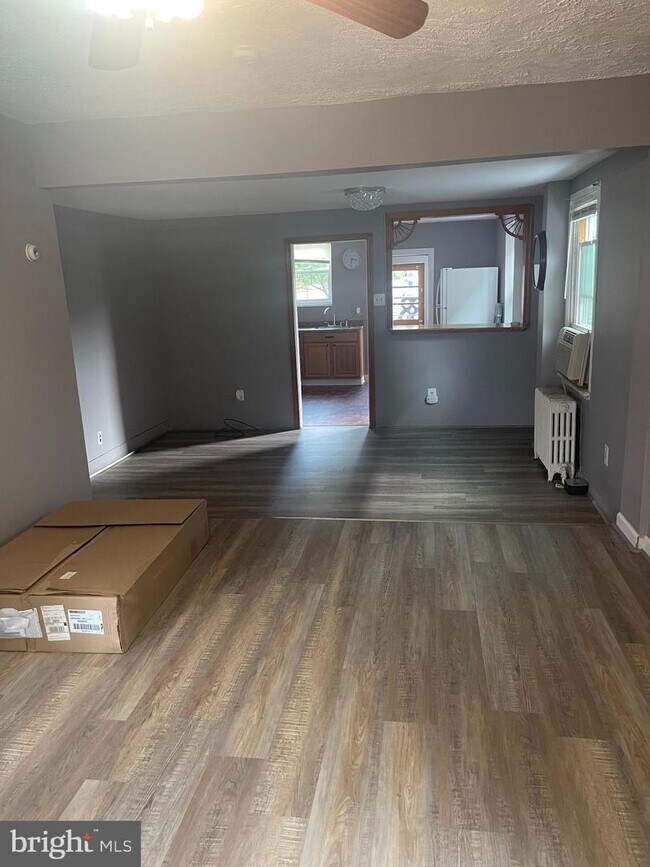 Building Photo - 528 East Ave