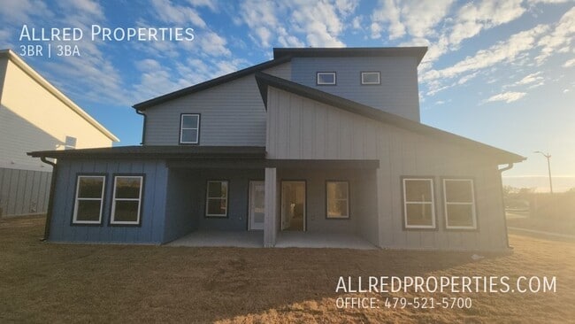 Building Photo - 1608 Casuarina Dr