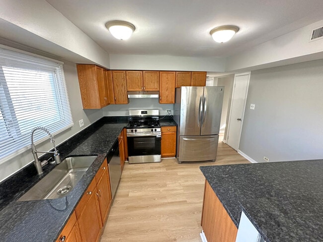 Building Photo - 908 Parker Dr