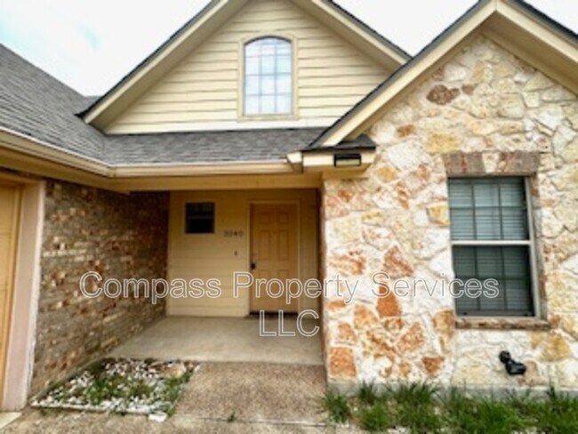Building Photo - 3040 Lippizan St