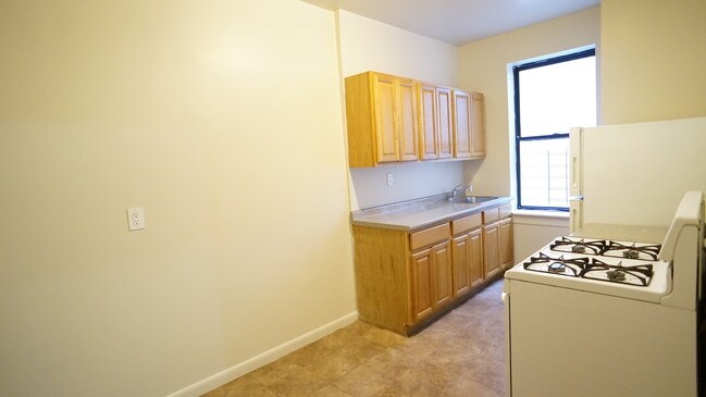 Building Photo - 2700 Grand Concourse