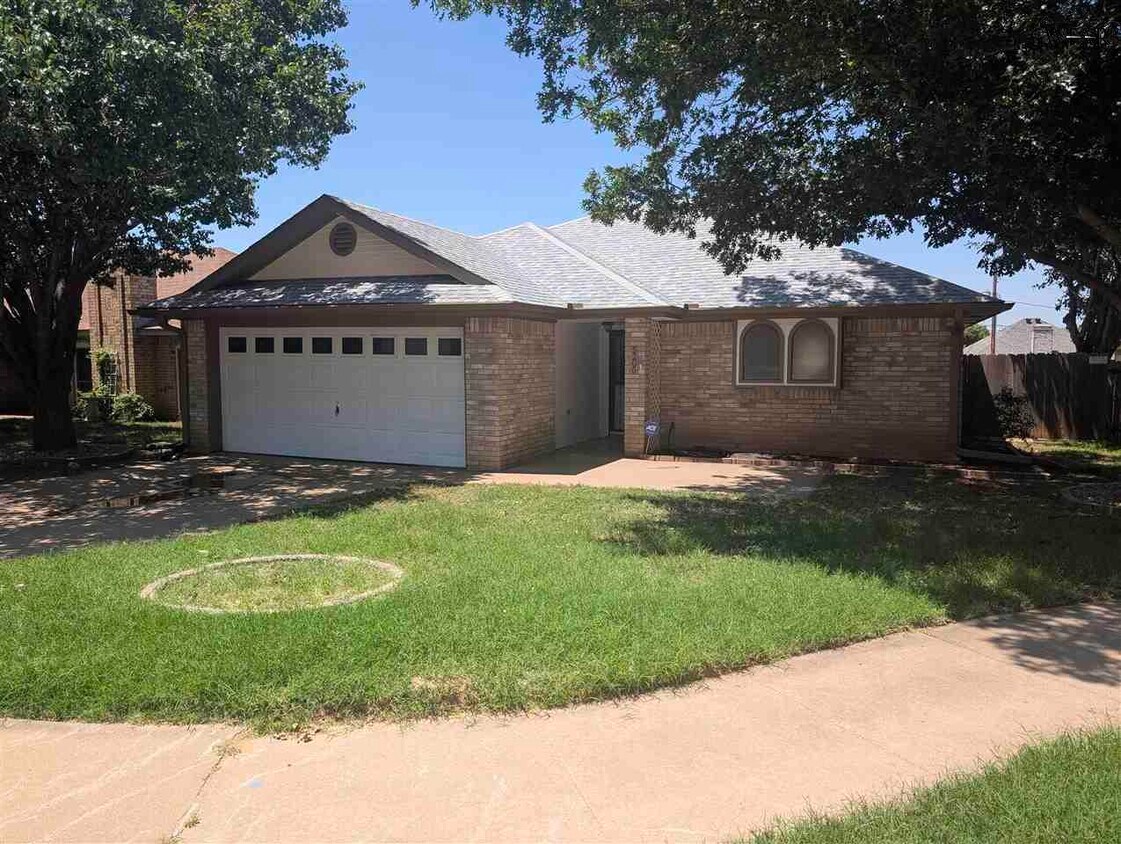 Foto principal - 5205 Pebblestone Dr