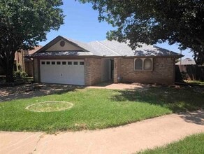 Building Photo - 5205 Pebblestone Dr