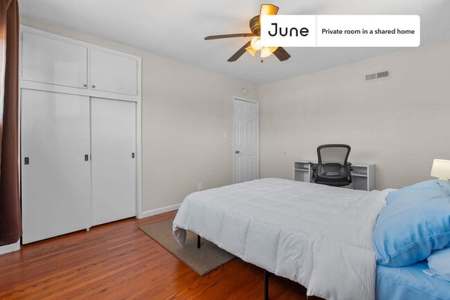 Foto del edificio - Private bedroom in 7 bed/3 bath Home