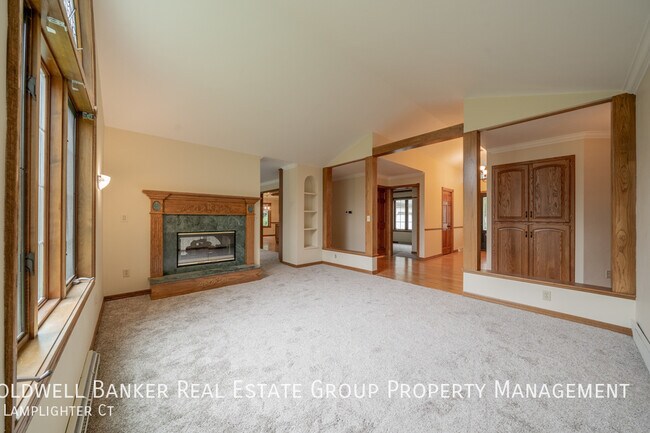 Building Photo - 35 Lamplighter Ct