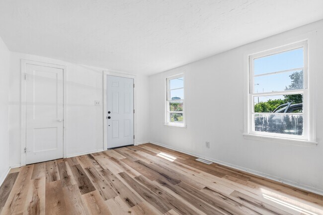 Foto del edificio - 420 W 25th St