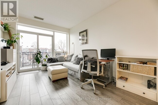 Building Photo - 61 Heintzman St
