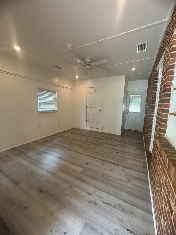 Building Photo - 948 E LEE ST.