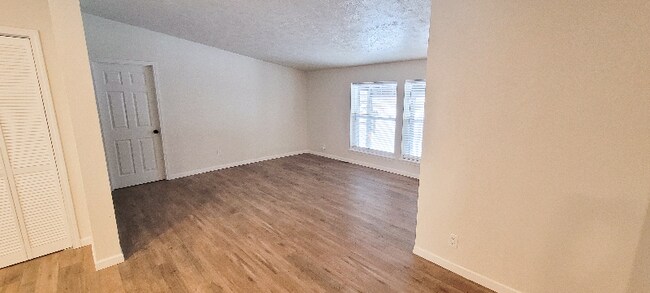 Building Photo - 1130 Valley Manor Ct