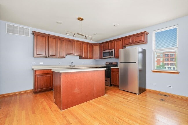 Building Photo - 6220 S Kenwood Ave