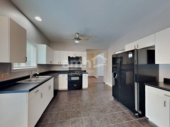 Foto del edificio - 8601 Sycamore Ct