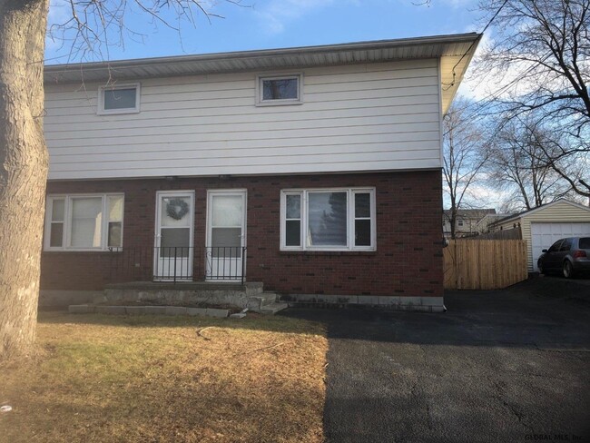Building Photo - 122A Frederick Ave